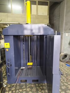 Вертикална преса TONNA20 20 тони 200kN бала 150 кг